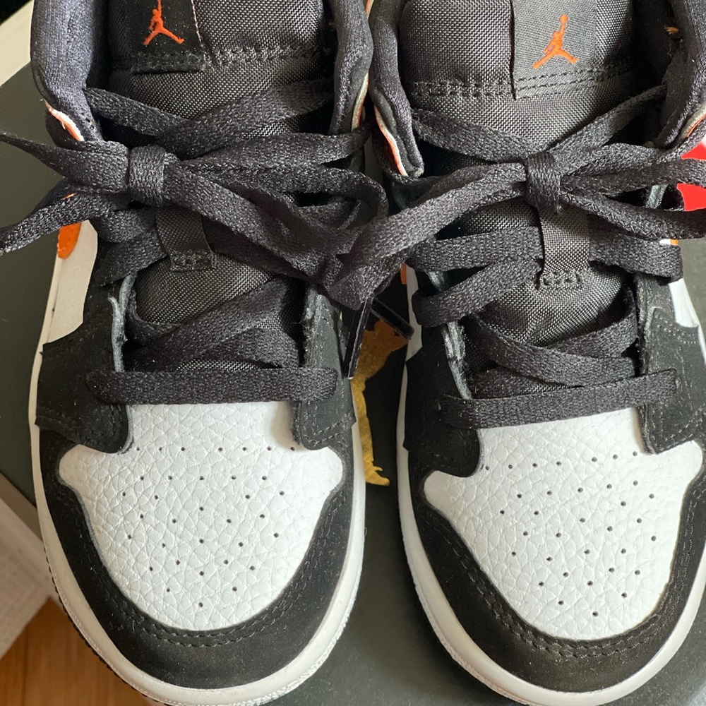 Jordan 1 Mid